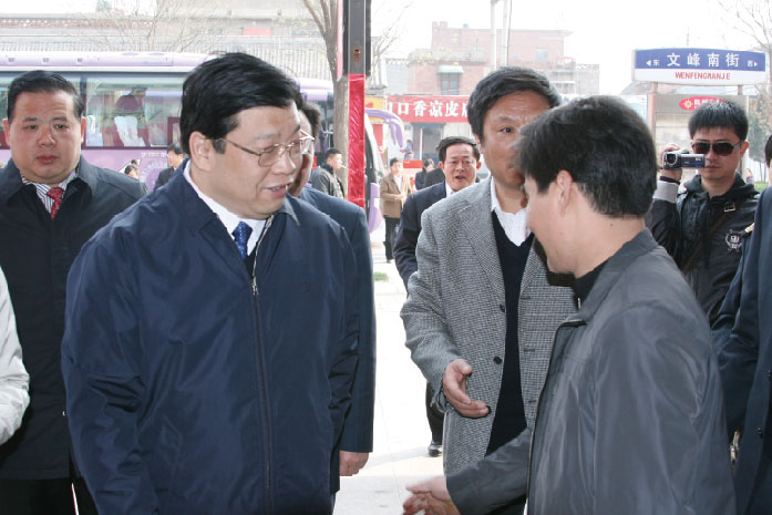 2010年安阳市原市委书记张广智、市长马林青莅临今年会总部视察事情